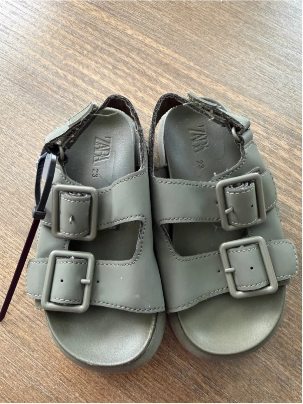 Zara Boys Sandals Size 7.5 (Toddler Boy) Green